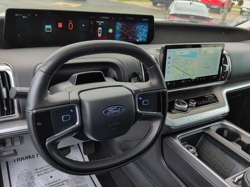 Used 2025 Ford Expedition Max Platinum AWD/4WD image 12