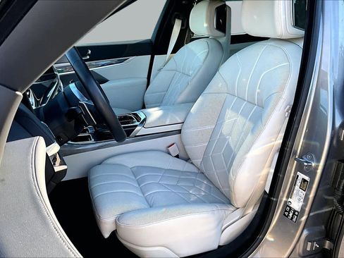 Used 2024 BMW 740i xDrive w/ Executive Package AWD/4WD image 7