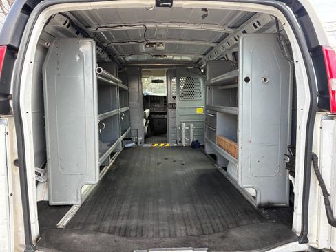 Used 2017 Chevrolet Express 2500 image 12