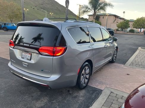 Used 2018 Chrysler Pacifica Limited w/ Advanced Safetytec Group image 9