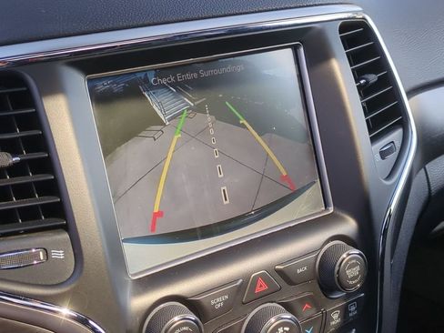 Used 2017 Jeep Grand Cherokee Altitude image 21