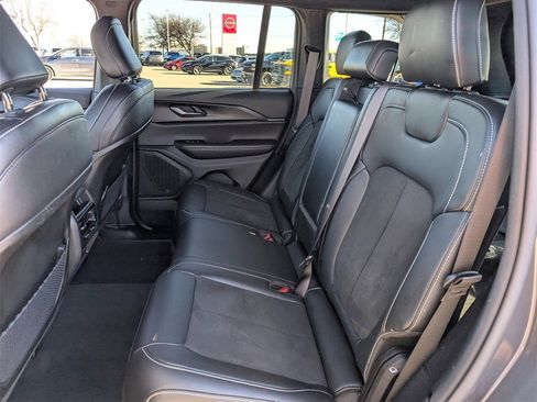 Used 2024 Jeep Grand Cherokee Altitude image 26