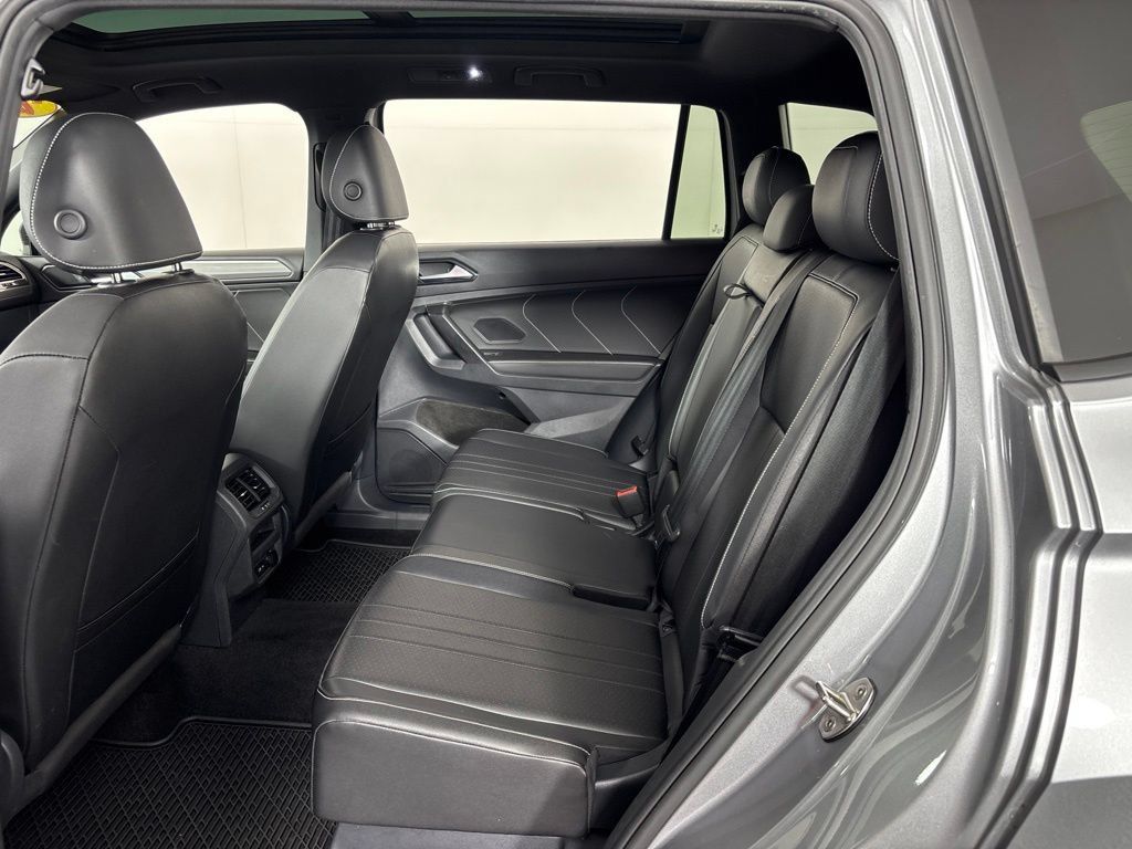 Used 2023 Volkswagen Tiguan SE R-Line AWD/4WD image 23