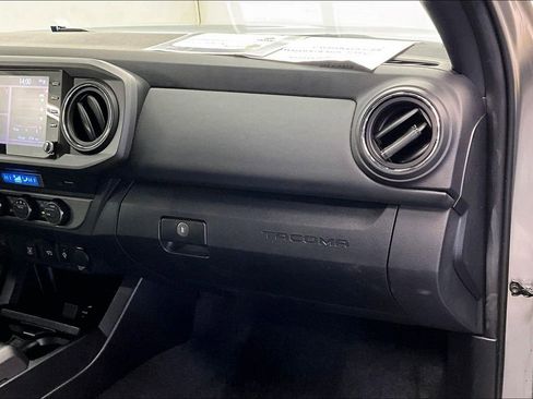 Used 2022 Toyota Tacoma w/ SR5 Package image 15