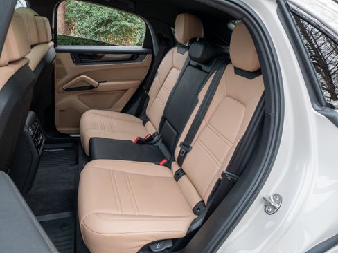 Certified 2024 Porsche Cayenne S w/ Premium Package Plus (PP1) image 38