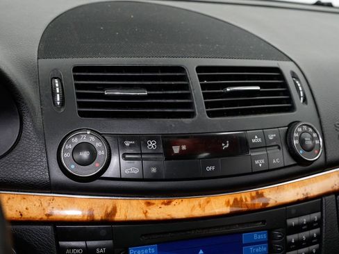 Used 2008 Mercedes-Benz E 350 4MATIC Sedan image 15