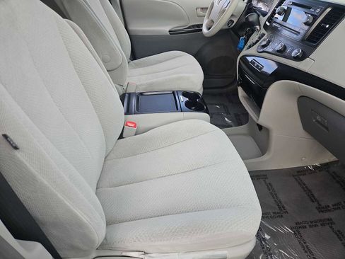 Used 2011 Toyota Sienna LE image 20