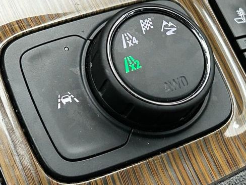 Used 2023 GMC Acadia SLE w/ Driver Convenience Package image 8