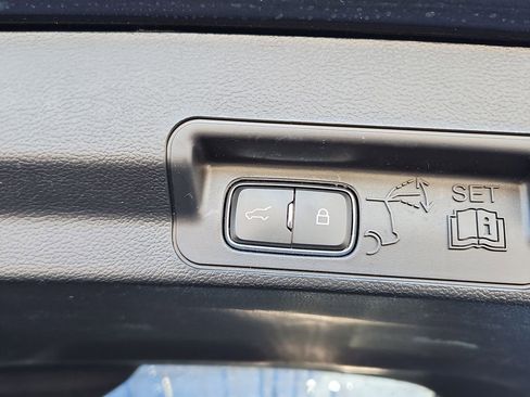 Used 2022 Ford Explorer XLT w/ Equipment Group 202A image 34