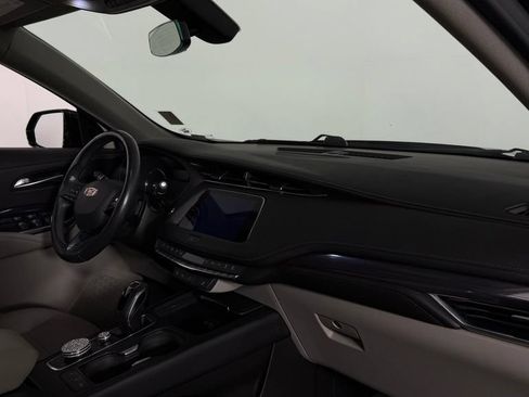 Used 2019 Cadillac XT4 Luxury w/ Cold Weather Package FWD image 30