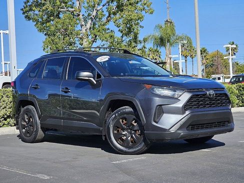Used 2019 Toyota RAV4 LE image 3