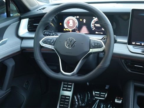New 2025 Volkswagen Tiguan SE R-Line image 24