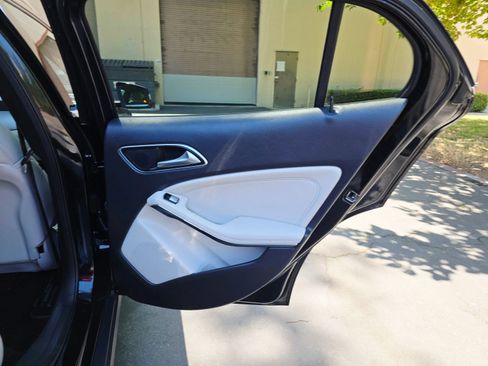 Used 2017 Mercedes-Benz GLA 250 image 33