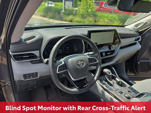 Certified 2024 Toyota Highlander Limited AWD/4WD image 20