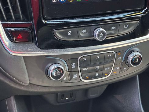 Used 2023 Chevrolet Traverse LT AWD/4WD image 32
