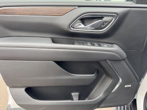 Used 2024 Chevrolet Suburban High Country image 17