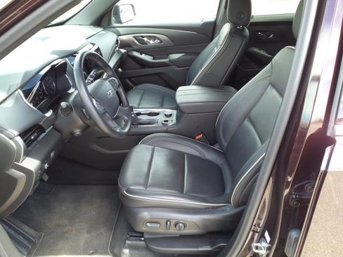 Used 2023 Chevrolet Traverse Premier image 12