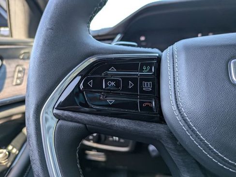 Used 2022 Jeep Grand Cherokee Overland w/ Luxury Tech Group IV image 30