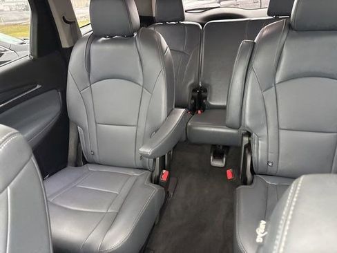 Used 2019 Buick Enclave Essence image 28