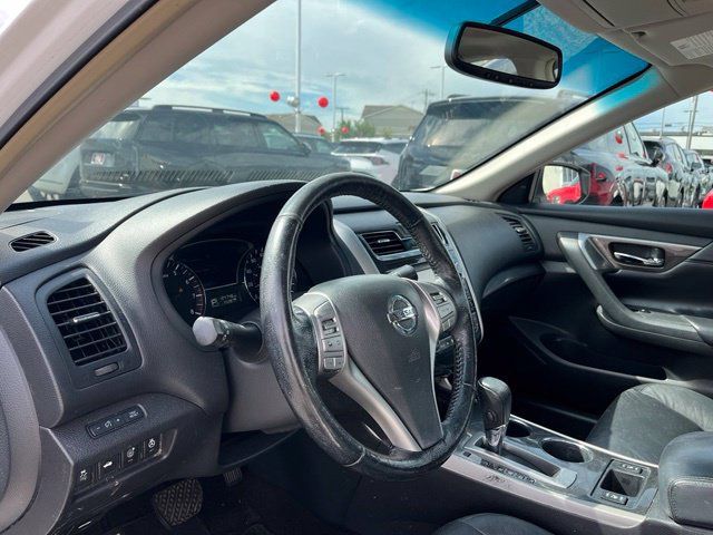 Used 2013 Nissan Altima 2.5 SL w/ Technology Pkg FWD image 19