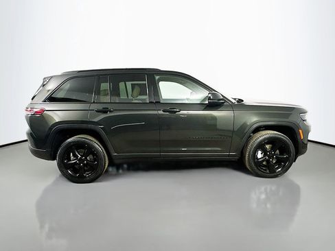 Used 2024 Jeep Grand Cherokee Limited w/ Black Appearance Package image 7