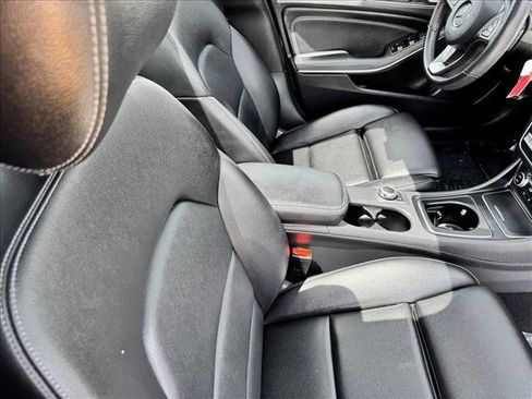 Used 2020 Mercedes-Benz GLA 250 4MATIC w/ Premium Package image 18