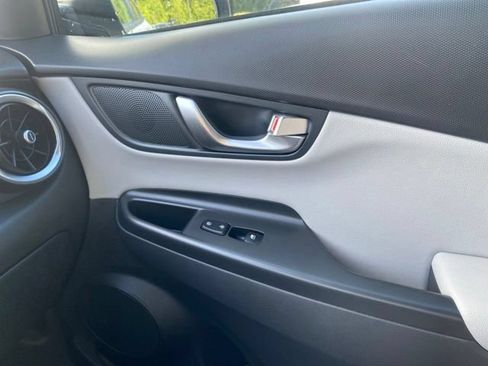 Used 2023 Hyundai Kona Limited FWD image 25
