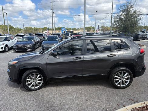 Used 2018 Jeep Cherokee Latitude image 4