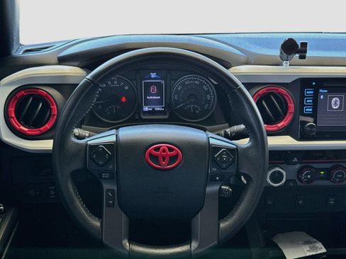 Used 2017 Toyota Tacoma TRD Off-Road w/ Tow Package (A/T) AWD/4WD image 13