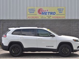 Used 2023 Jeep Cherokee Altitude Lux image 1