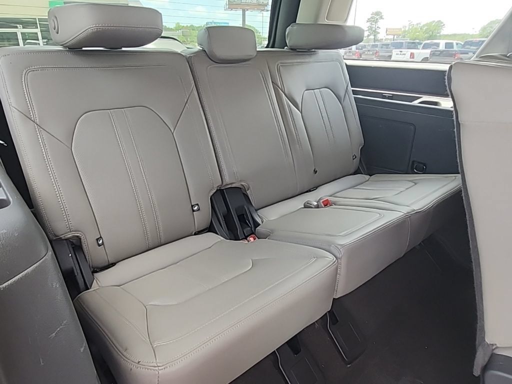 Used 2019 Ford Expedition Limited w/ Equipment Group 302A AWD/4WD image 39