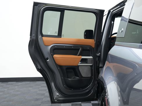 Used 2023 Land Rover Defender 130 X-Dynamic SE AWD/4WD image 25