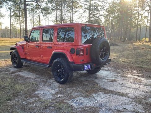 Used 2022 Jeep Wrangler Unlimited Sahara image 3