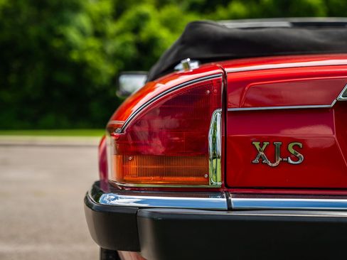 Used 1990 Jaguar XJS V12 Convertible RWD image 32