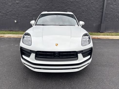 Certified 2025 Porsche Macan image 9