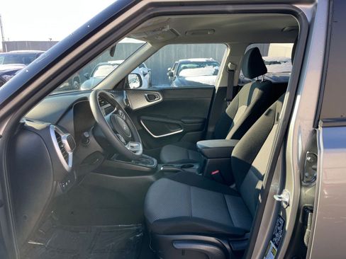 Used 2025 Kia Soul LX w/ LX Technology Package image 25