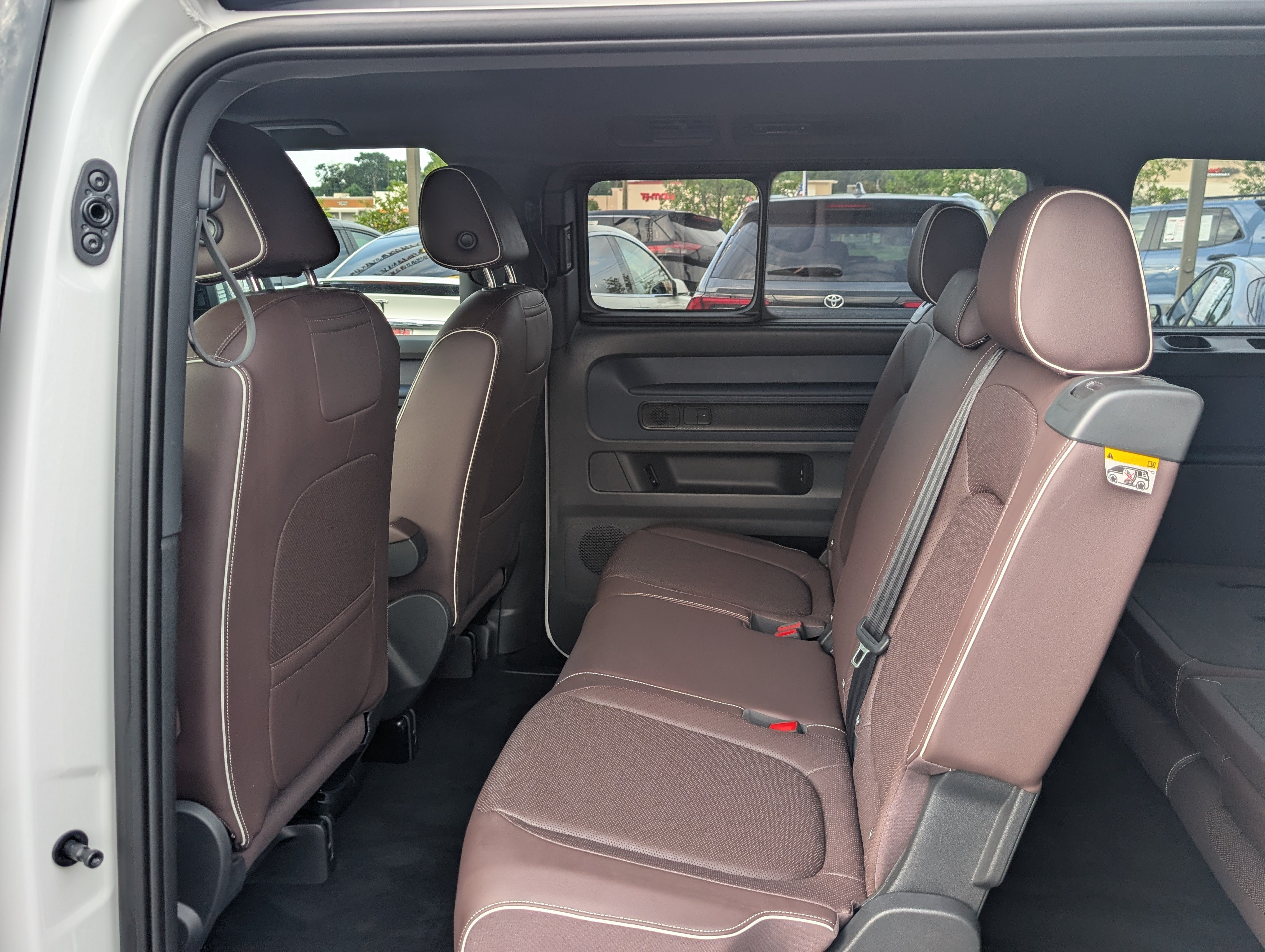 Used 2025 Volkswagen ID. Buzz Pro S RWD image 15