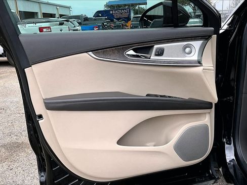 Used 2020 Lincoln Nautilus Reserve w/ Equipment Group 202A image 22