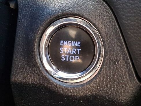 Used 2022 Toyota RAV4 XLE AWD/4WD image 21