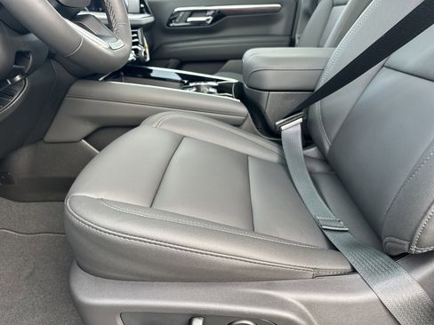 New 2026 Chevrolet Suburban Z71 image 11