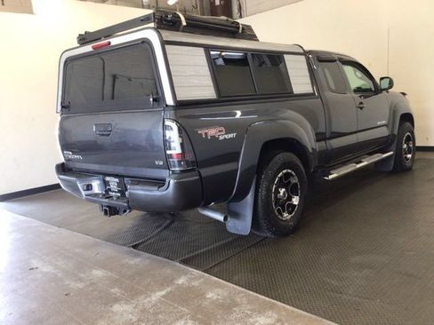 Used 2011 Toyota Tacoma 4x4 Access Cab V6 w/ TRD Sport Pkg image 6