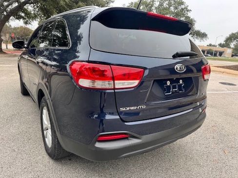 Used 2018 Kia Sorento FWD V6 image 16
