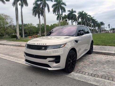 Used 2023 Land Rover Range Rover Sport SE Dynamic AWD/4WD image 2
