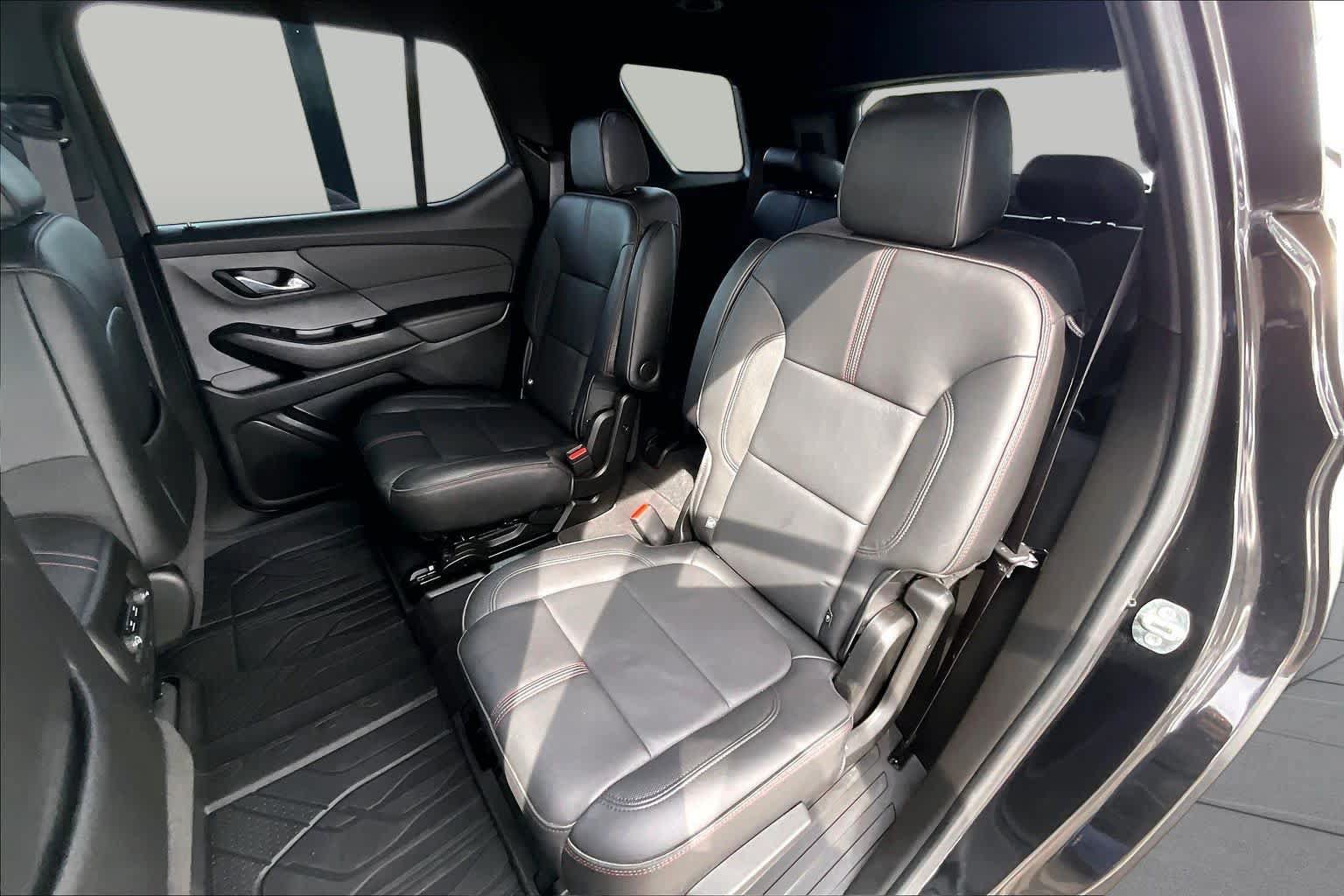Used 2023 Chevrolet Traverse RS FWD image 19
