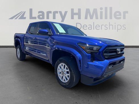 Certified 2025 Toyota Tacoma SR5 AWD/4WD image 7