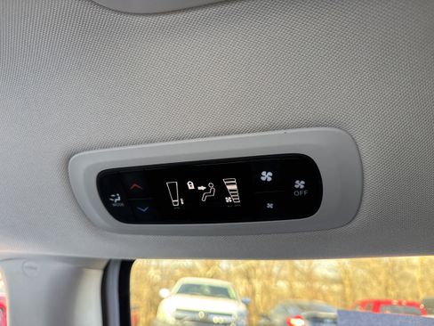 Used 2024 Chrysler Voyager LX image 17