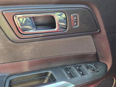 Used 2015 Ford Mustang Convertible image 9