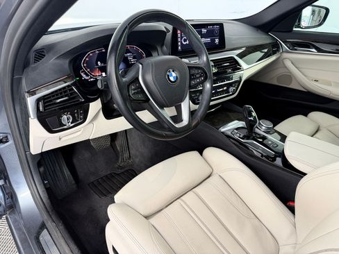 Used 2020 BMW 530i w/ Convenience Package RWD image 4