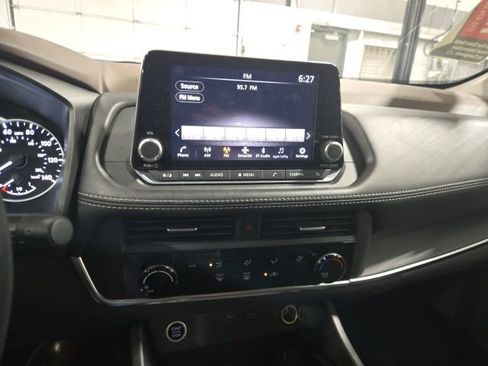 Used 2023 Nissan Rogue S image 14