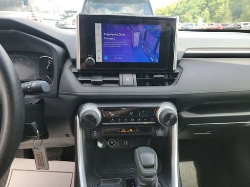 Used 2025 Toyota RAV4 LE AWD/4WD image 9